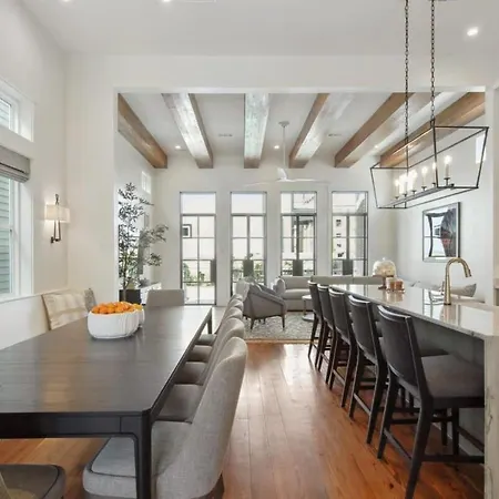 Holiday home Designer Heated Pool & Rooftop New Orleans