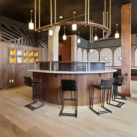 Hotel Roami At The Lola
