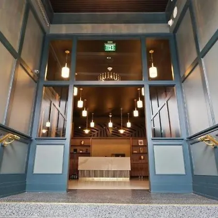 Roami At The Lola Hotel 4*