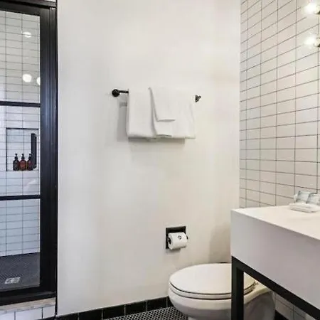 Hotel Roami At The Lola New Orleans