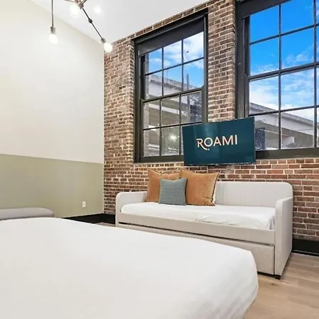 Roami At The Lola Hotel 4*