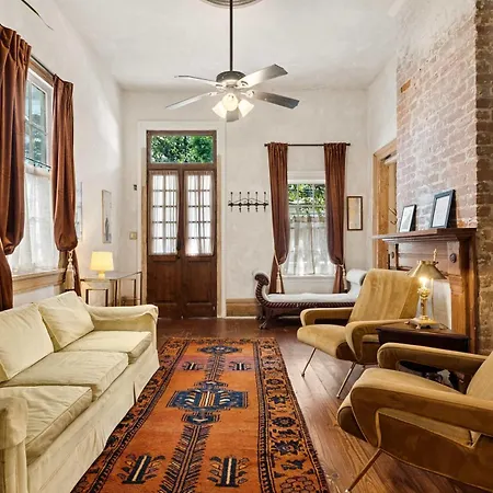 Bed & Breakfast Historic 1840s 2 Min Steps From French Quarter 9br 7ba