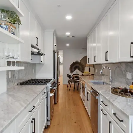 Two Cbd 10br Near French Quarter *
