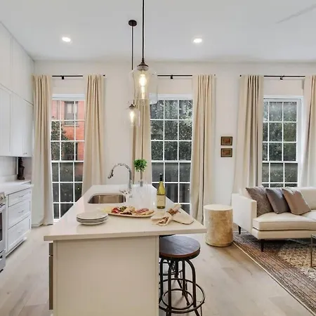 Luxe 8br Cbd Duplex Private Courtyard * New Orleans