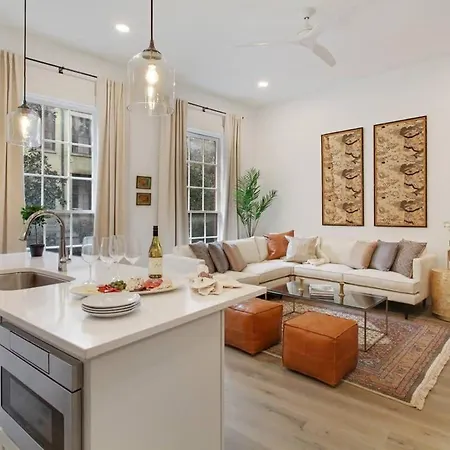 Luxe 8br Cbd Duplex Private Courtyard Hotel New Orleans
