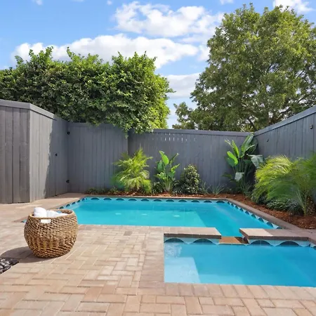 Grand 10br Nola Retreat Dual Heated Pools & Spas Holiday home
