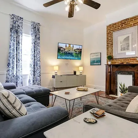 Villa Prime Uptown With Backyard And Ev Parking