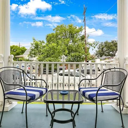 Villa Prime Uptown With Backyard And Ev Parking *
