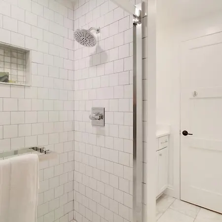 Hotel Two Cbd 10br Near French Quarter