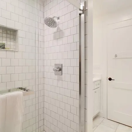 Hotel Luxe 8br Cbd Duplex Private Courtyard *