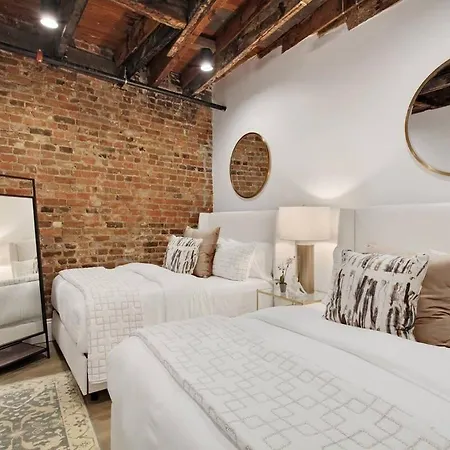 Luxe 8br Cbd Duplex Private Courtyard
