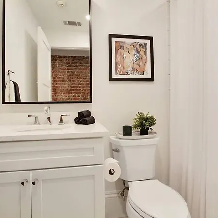 Luxe 8br Cbd Duplex Private Courtyard Hotel