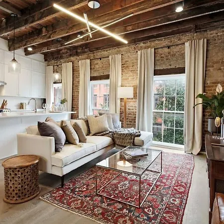 Luxe 8br Cbd Duplex Private Courtyard New Orleans