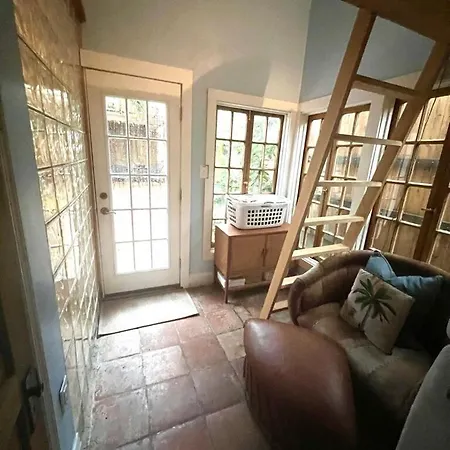 Holiday home A Courtyard Garden Retreat With Splash Pool New Orleans
