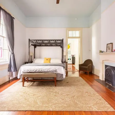 Maison Chartres Bed & Breakfast *