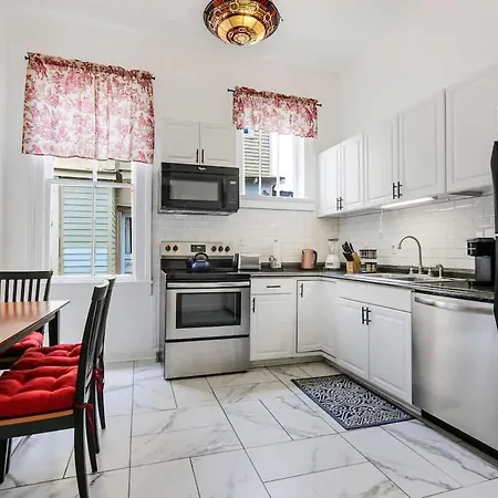 Prime Uptown With Backyard And Ev Parking * New Orleans