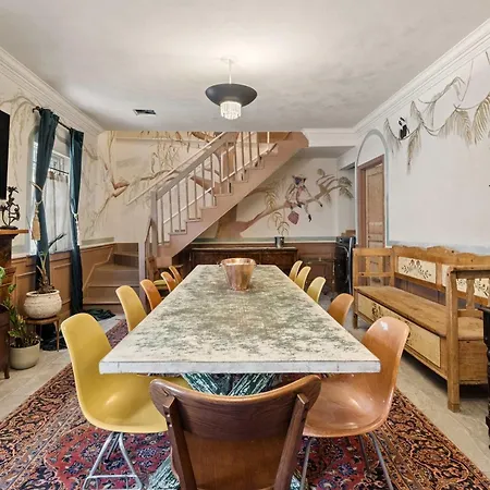 Historic 1840s 2 Min Steps From French Quarter 9br 7ba Bed & Breakfast