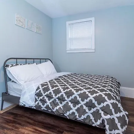Uptown Fast Wifi Sleep 4 Holiday home