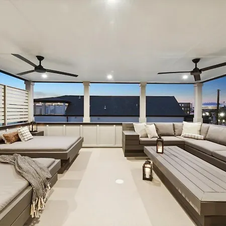 Designer Heated Pool & Rooftop New Orleans