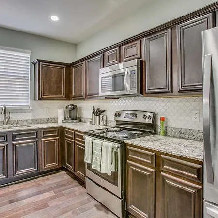 Updated Family Near Park! Holiday home New Orleans