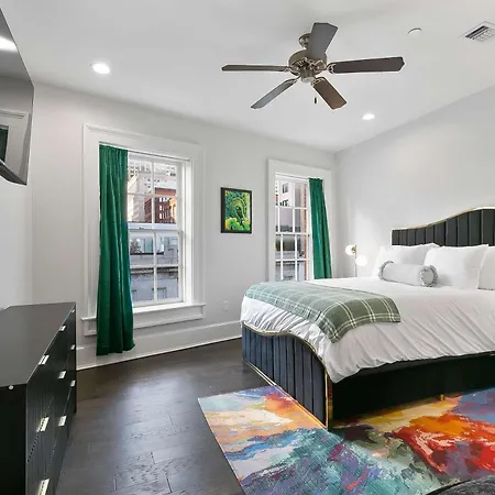 Nola Funk Luxury Floor Holiday home *