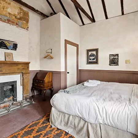 Historic 1840s 2 Min Steps From French Quarter 9br 7ba Bed & Breakfast *