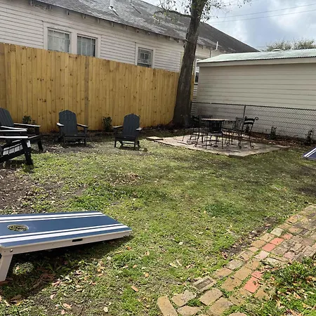 Prime Uptown With Backyard And Ev Parking