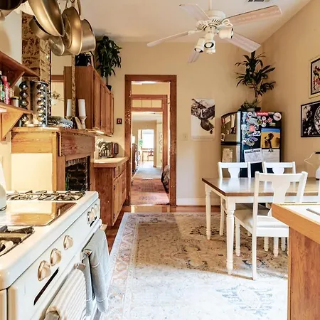 Jazzfest Oasis Near Frenchman St Holiday home