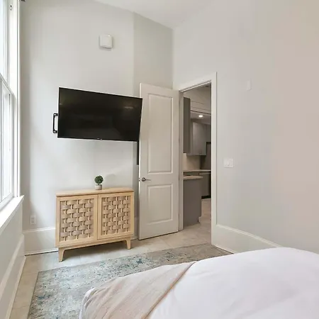 Luxury Art In Nola Cbd Bed & Breakfast New Orleans