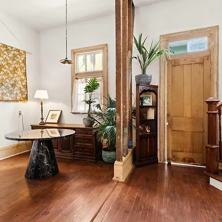 Bed & Breakfast Historic 1840s 2 Min Steps From French Quarter 9br 7ba *