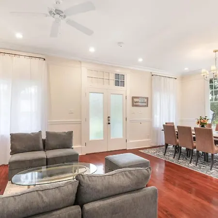 Classy Upscale Perfect Uptown Location New Orleans