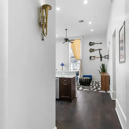 Lux Blues Walk To French Quarter Holiday home *
