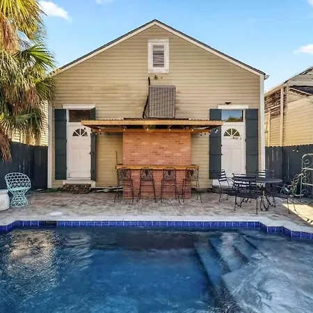 Villa Relaxing Bohemian W Heated Pool 5br 4ba New Orleans
