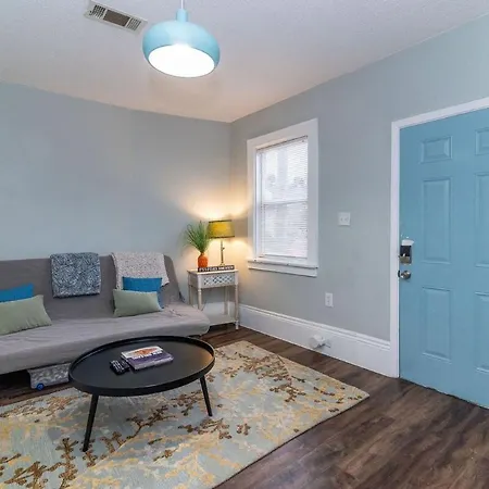Uptown Fast Wifi Sleep 4 Holiday home