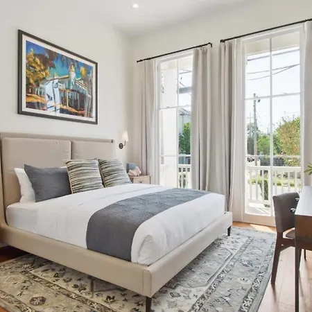 Designer Heated Pool & Rooftop Holiday home New Orleans