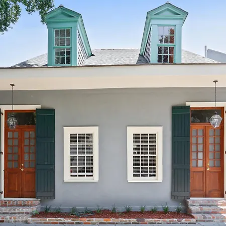 Bed & Breakfast Historic 1840s 2 Min Steps From French Quarter 9br 7ba New Orleans