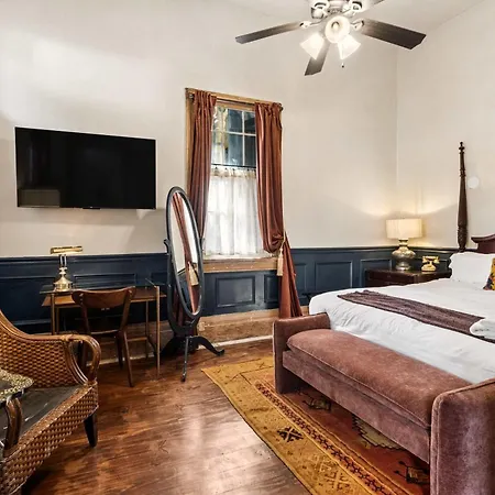Historic 1840s 2 Min Steps From French Quarter 9br 7ba