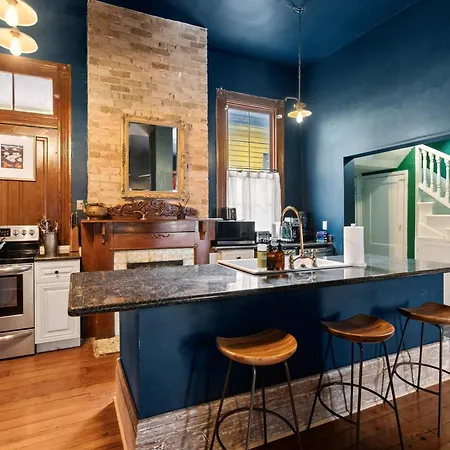 Historic Steps From French Quarter Bed & Breakfast *