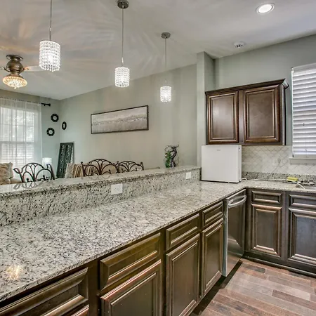 Updated Family Near Park! Holiday home New Orleans