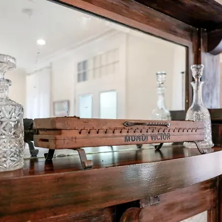 Classy Upscale Perfect Uptown Location Holiday home