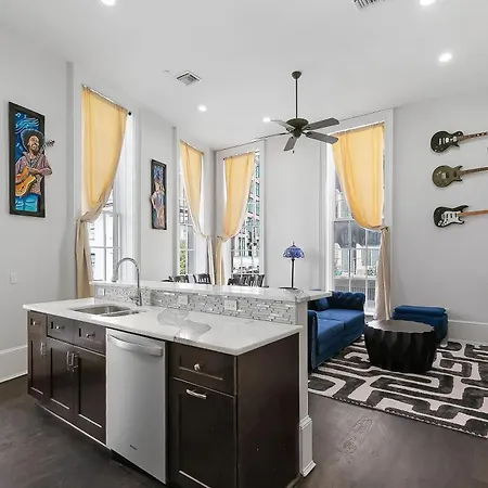 Lux Blues Walk To French Quarter Holiday home *