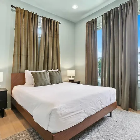 Holiday home Tropical Escape W/pool Near Jazzfest, Fq, Bourbon