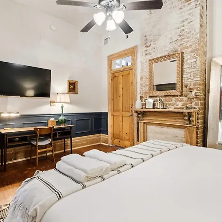 Bed & Breakfast Historic 1840s 2 Min Steps From French Quarter 9br 7ba New Orleans