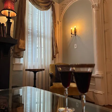 Boutique King Balcony And Pool Bed & Breakfast 3*