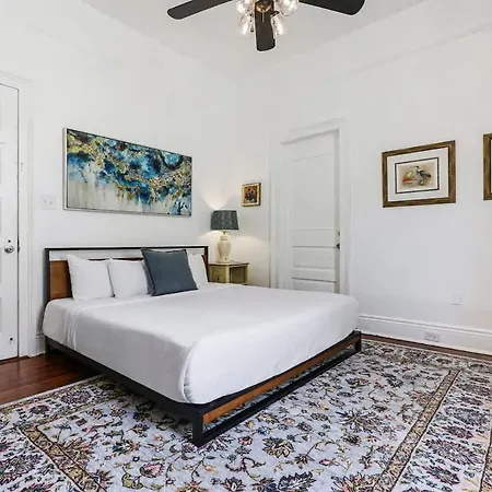 Prime Uptown With Backyard And Ev Parking Villa *