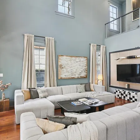 Grand 10br Nola Retreat Dual Heated Pools & Spas *