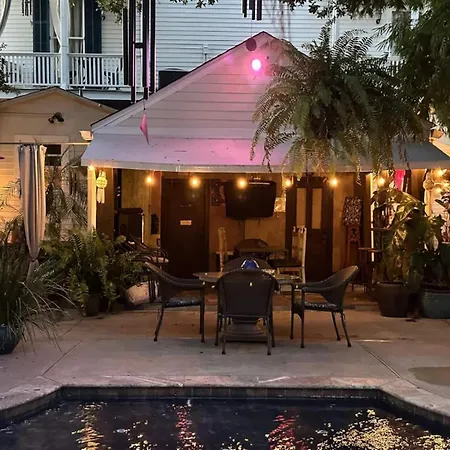 Boutique Queen Suite, Balcony-near French Quarter 3*