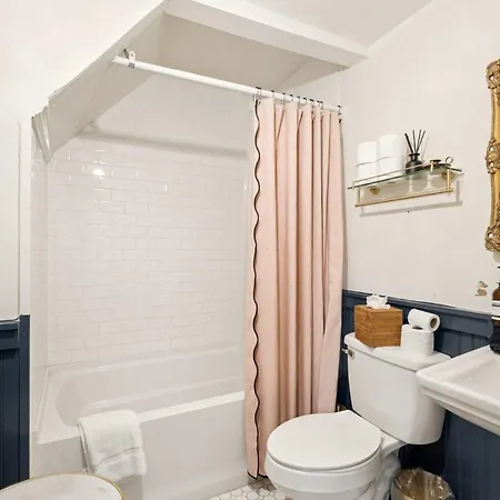 Bed & Breakfast Historic 1840s 2 Min Steps From French Quarter 9br 7ba