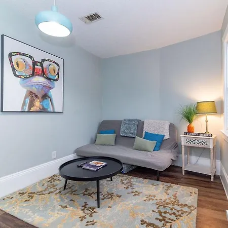 Holiday home Uptown Fast Wifi Sleep 4 *
