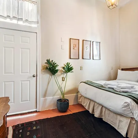 Historic Steps From French Quarter Bed & Breakfast New Orleans
